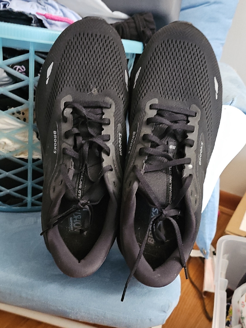Brooks Men's Black Athletic Running Shoes